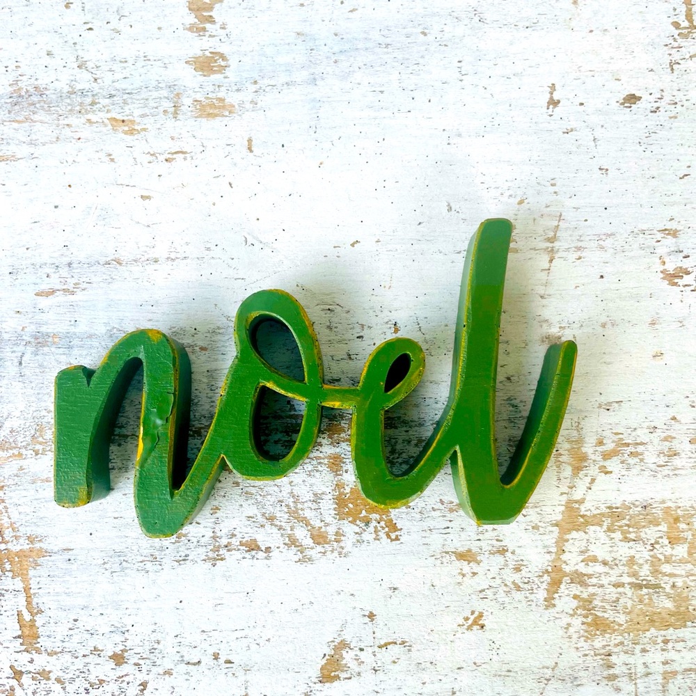 *Noel Resin Christmas Word Sitter